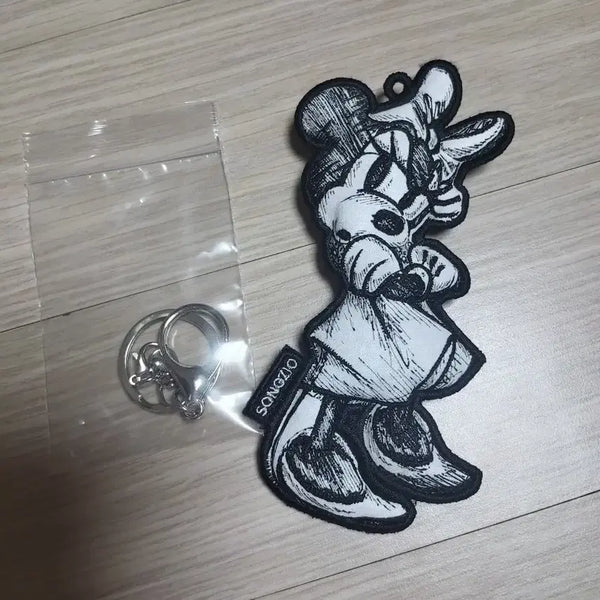 [BUNJANG] Songzio Mickey Mouse Keychain / 송지오 미키마우스 키링 양도합니다