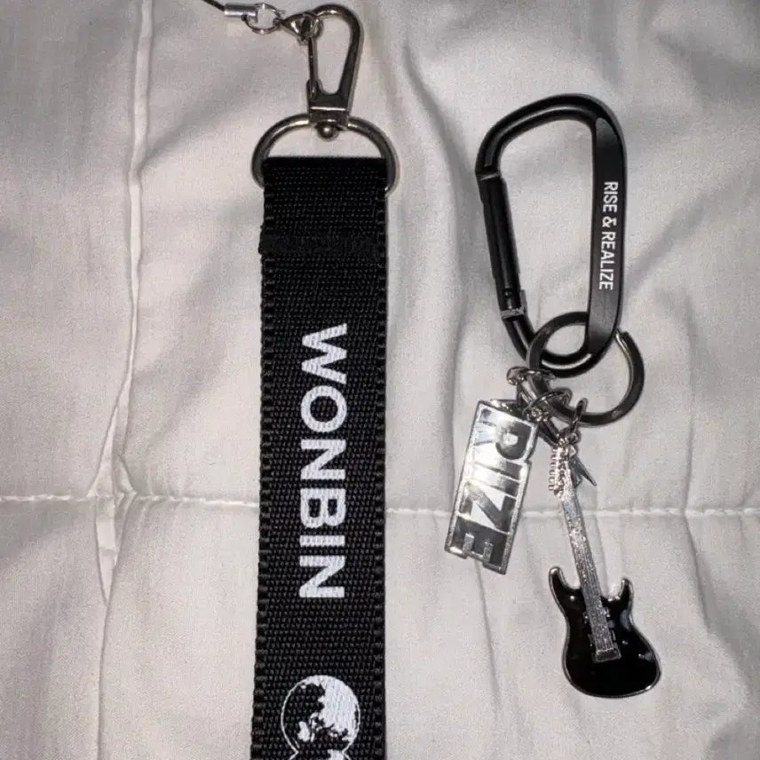 [BUNJANG] RIIZE Wonbin Strap & Keyring Bundle Set / 라이즈 원빈 스트랩 라이즈 키링 일괄 판매