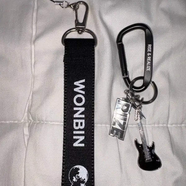 [BUNJANG] RIIZE Wonbin Strap & Keyring Bundle Set / 라이즈 원빈 스트랩 라이즈 키링 일괄 판매
