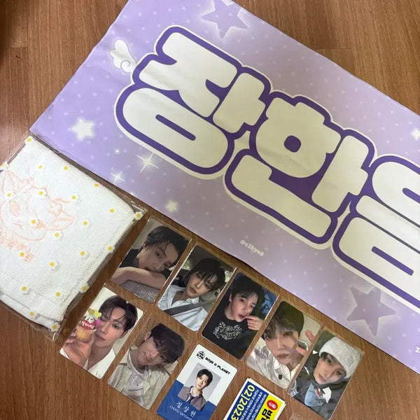 [BUNJANG] Zhang Han Yun Fan Meeting Photocard and Slogan Set / 장한음 팬미팅 포카 및 슬로건 판매
