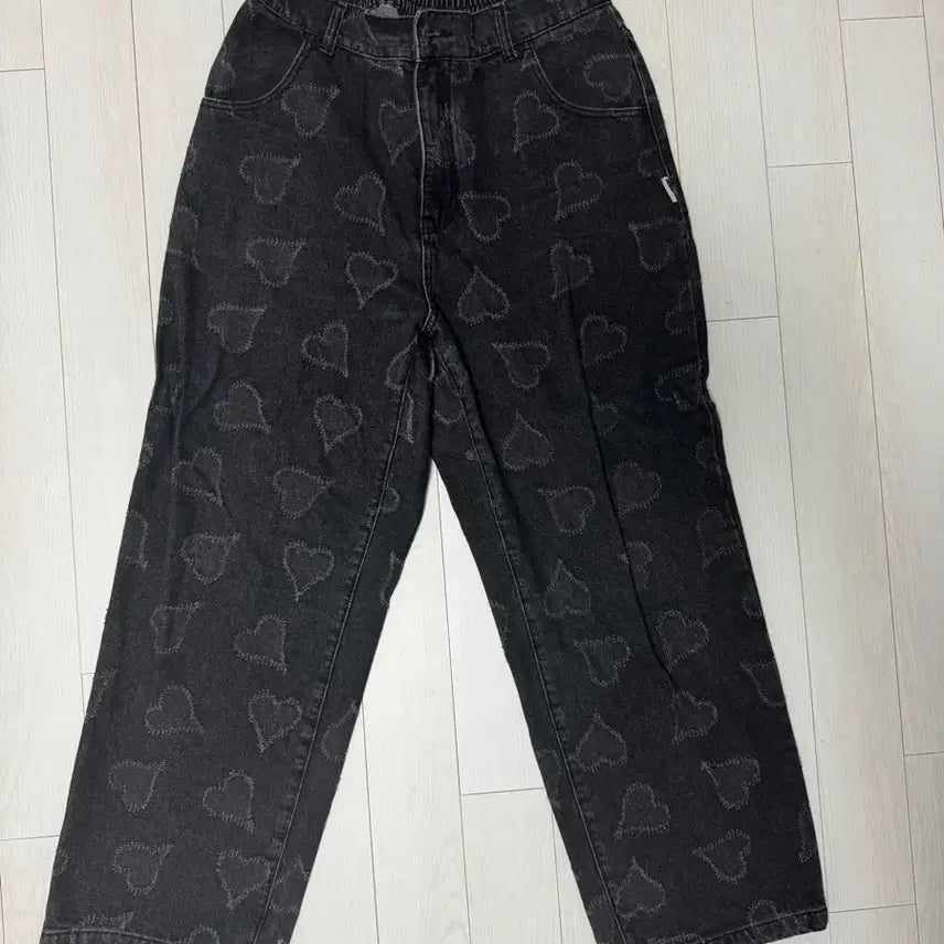 [BUNJANG] XTONZ Heart Pattern Black Denim Pants / 엑스톤즈 하트패턴 블랙데님