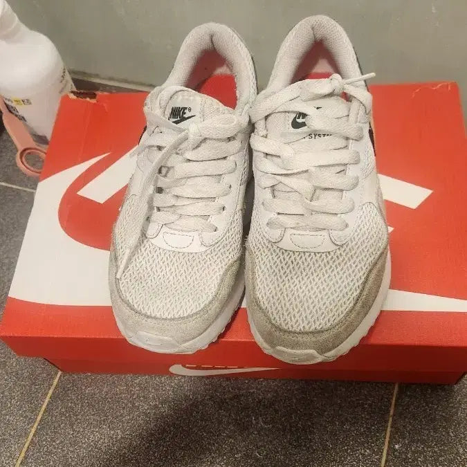 [BUNJANG] Nike Air Max DM9538-100 White 230mm Sneakers / 나이키 에어맥스 DM9538-100 화이트 230mm