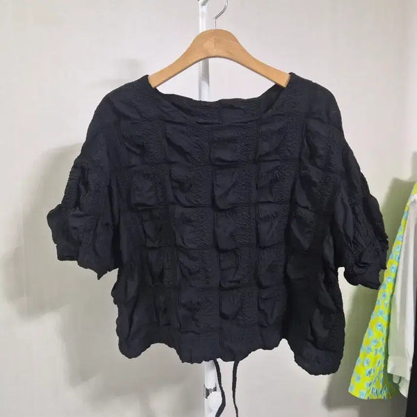 [BUNJANG] Black Embossed Texture Short Sleeve Blouse / 블랙 엠보싱 텍스처 반팔 블라우스
