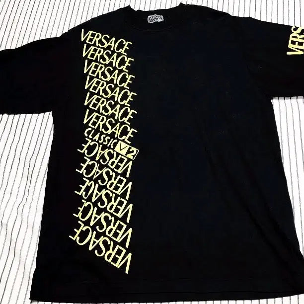 [BUNJANG] Versace Classic V2 Logo Lettering Short Sleeve T-Shirt Black / 베르사체 반팔티 ( 여유있는 100. 급매합니다 )