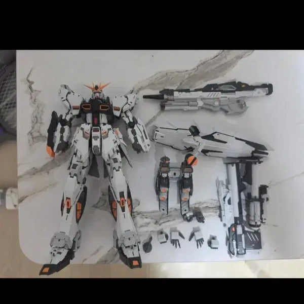 [BUNJANG] Farm Castings Nu Gundam Partially Assembled with Seolyeom UV Fluorescent Decals / 농장주조물 뉴건담 일부 가조 + 설염 UV 형광 데칼