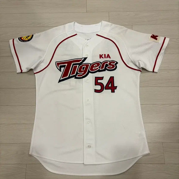 [BUNJANG] Wefan Kia Tigers Authentic Home Baseball Uniform - Yang Hyeon-jong #110 / (위팬) 기아타이거즈 어센틱 홈 유니폼 양현종 110호