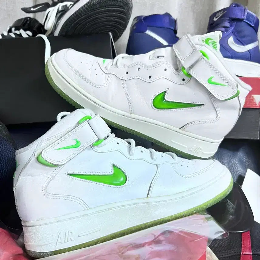 [BUNJANG] Nike Air Force 1 Mid Jewel CL 'Apple Green' (1997) - Men's US 9 / 97년 나이키 에어포스 1 미드 주얼리 cl 애플그린