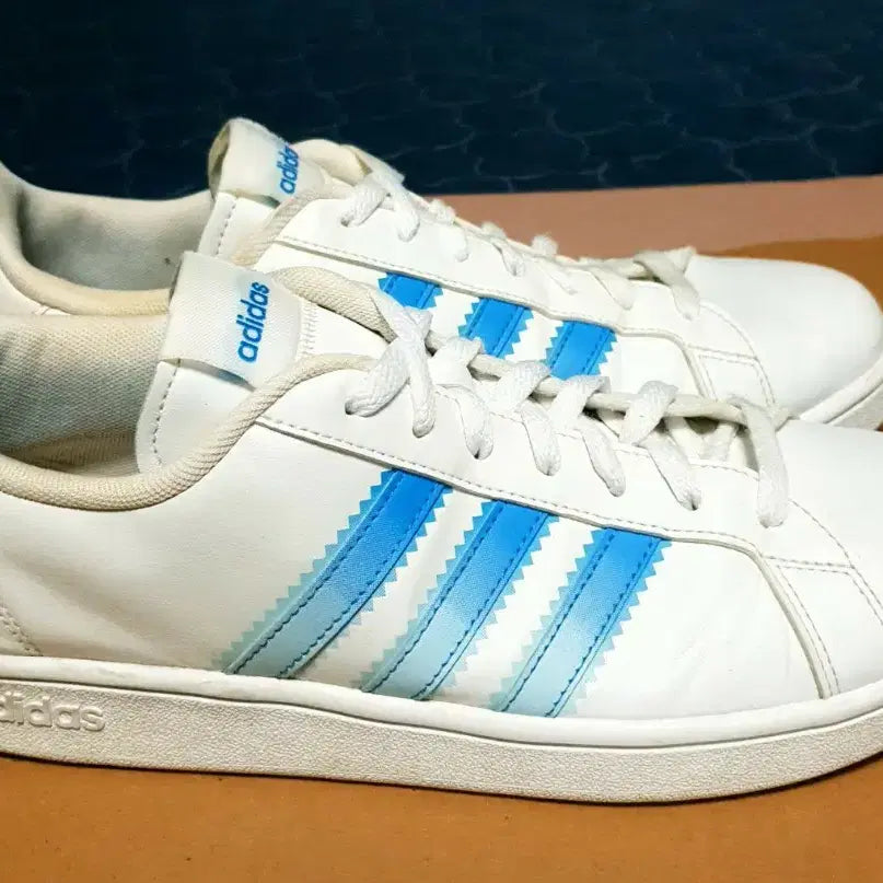 [BUNJANG] Adidas Grand Court Beyond Sneakers White/Pulse Blue / 아디다스 그랜드코트 비욘드 스니커즈 화이트/펄스블루(290)