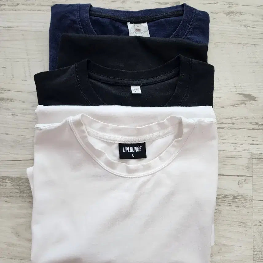 [BUNJANG] UPLOUNGE 3-Piece Short Sleeve T-Shirt Bundle Set (Navy, Black, White) Size 100 / UPLOUNGE 외 반팔 티셔츠 3벌 일괄 팜. 100사이즈 네이비/블랙/화이트