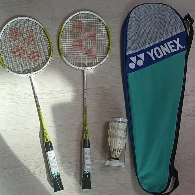 [BUNJANG] Yonex Badminton Racket Set with Shuttlecocks and Bag / 요넥스 배드민턴 라켓 2개 세트 셔틀콕 가방 포함