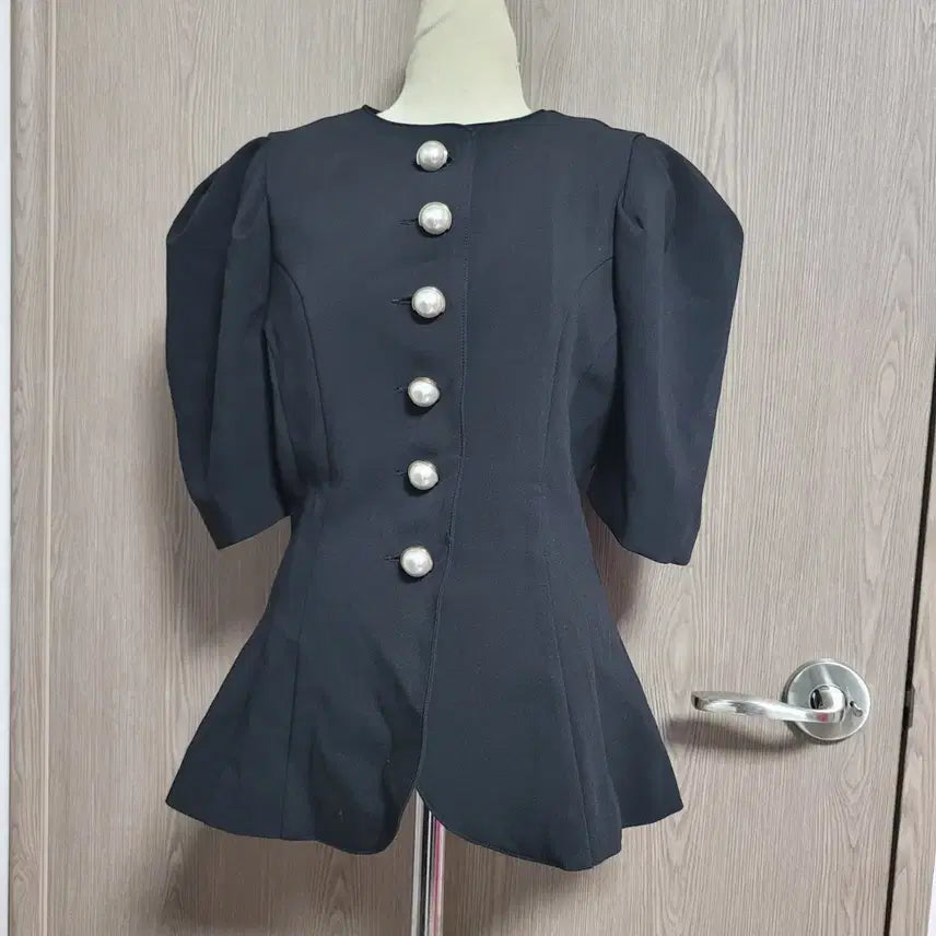 [BUNJANG] Dint Black Puff Sleeve Pearl Button Jacket / 딘트 블랙 퍼프 소매 진주 단추 자켓