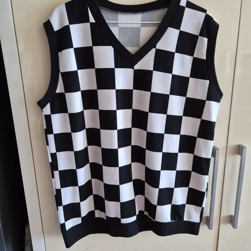 [BUNJANG] Checkerboard Pattern V-Neck Knit Vest / 체커보드 패턴 브이넥 니트 조끼
