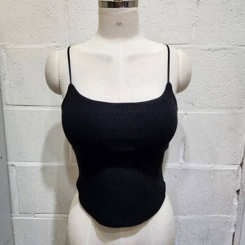 [BUNJANG] Built-in Cup Ribbed Cropped Tank Top - Black / 밑단u 캡내장 크롭 골지 나시- 블랙