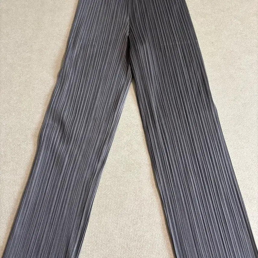 [BUNJANG] Pleats Please Pants Grey Size 2 / 플리츠플리즈팬츠 그레이 2