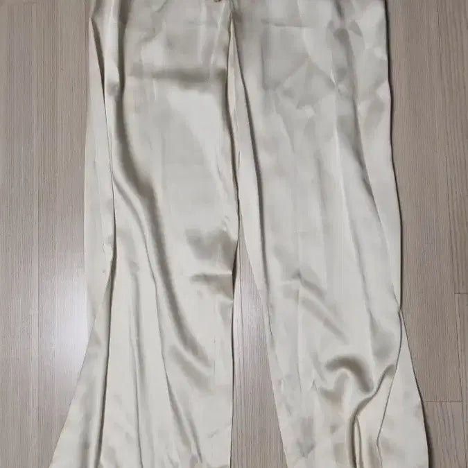 [BUNJANG] Rene J. Satin Pants Ivory / 르네제이 새틴 팬츠 아이보리