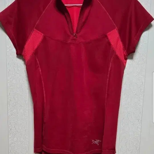 [BUNJANG] Arc'teryx Red T-Shirt (Women's, Size S) / 새상품급)]  아크테릭스 레드반팔티.  S. 정품