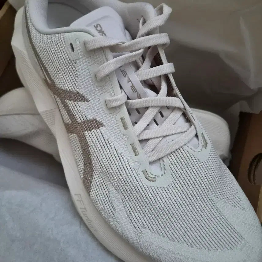 [BUNJANG] Asics NovaBlast 6 Soft Oat Grey / 아식스 노바블라스트6 소프트 오트 그레이지 270