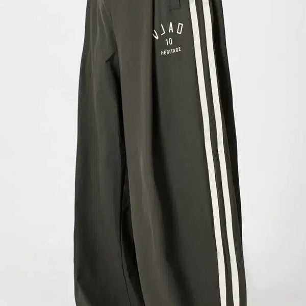 [BUNJANG] DIMITRIBLACK Vlad Single Pleat Curved Track Pants Olive Grey M / [디미트리블랙](미착용/여름용 나일론)트랙 팬츠_올리브그레이_M