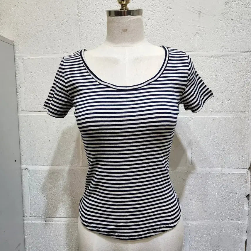 [BUNJANG] Striped Round Hem Short Sleeve T-Shirt - Navy / 밑단u 앞뒤 라운드 스트라이프 반팔- 네이비