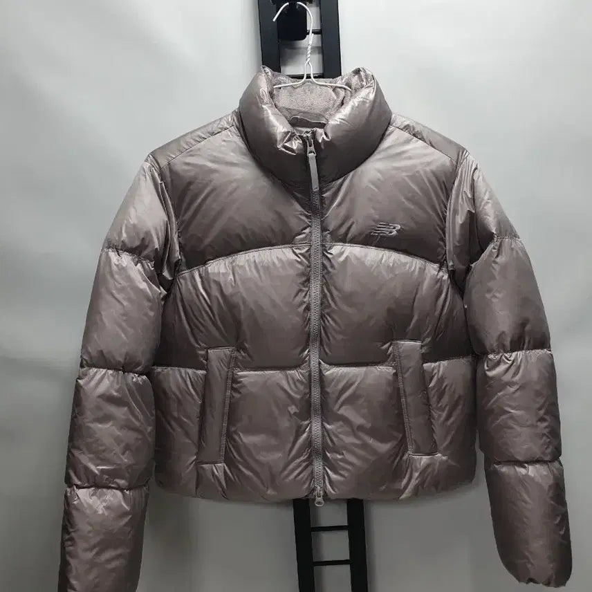 [BUNJANG] New Balance 25FW Active Short Down Jacket Glossy Purple / 뉴발란스 패딩 25fw 푸퍼 액티브 숏 다운 자켓 글로시 퍼플 s