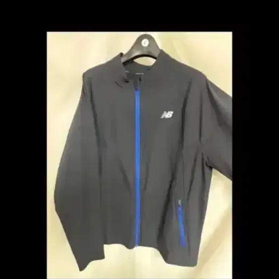 [BUNJANG] New Balance Lightweight Functional Windbreaker Jacket / 뉴발란스 경량 기능성 바람막이 새상품급