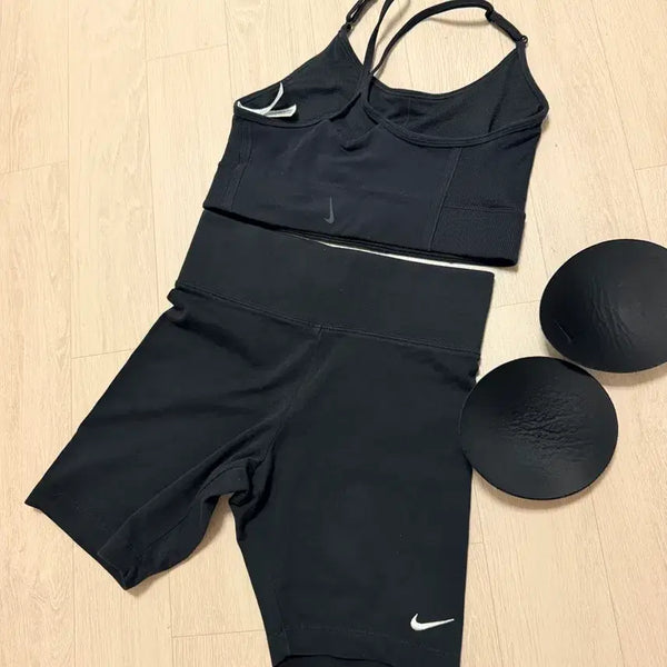 [BUNJANG] Nike Sports Bra Top (L) and Leggings (M) Set / 나이키 탑 L+ 반바지 M 레깅스 판매, 러닝 헬스 필라테스 요가복 테니스 운동복