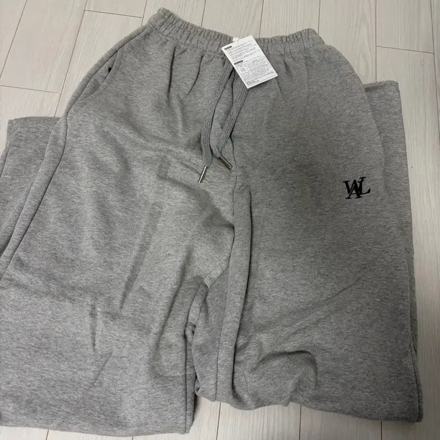 [BUNJANG] Wooralong Wide Sweatpants Training Pants / 우알롱 와이드 스웻팬츠 트레이닝팬츠