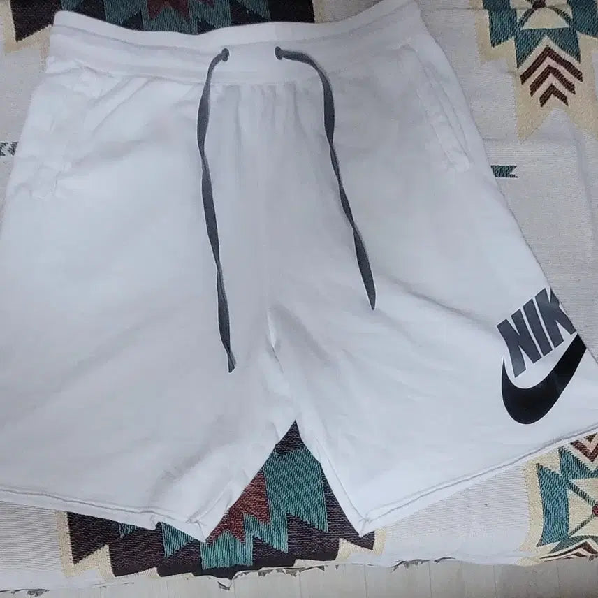 [BUNJANG] Nike Swoosh Logo White Shorts XL / 나이키 스우시 로고 반바지 화이트