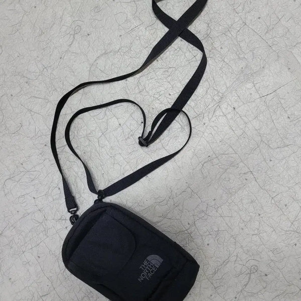 [BUNJANG] The North Face Mountain Athletic Mini Pouch / 노스페이스 마운틴 어슬레틱 미니 파우치