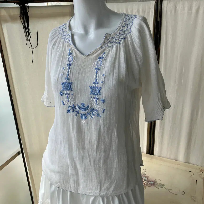 [BUNJANG] Vintage Sky Floral Embroidery Blouse / sky floral embroidery blouse