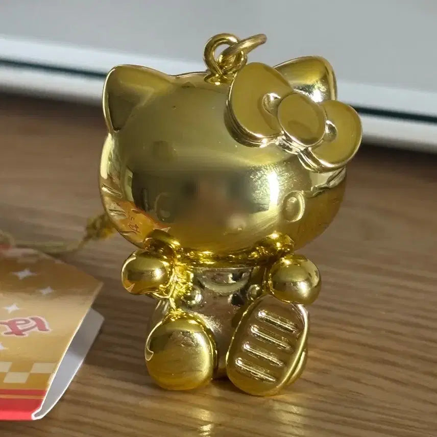 [BUNJANG] Hello Kitty Gold Strap Maneki-neko Lucky Cat Keychain / 키티 금색 스트랩 키링 마네키네코 복고양이