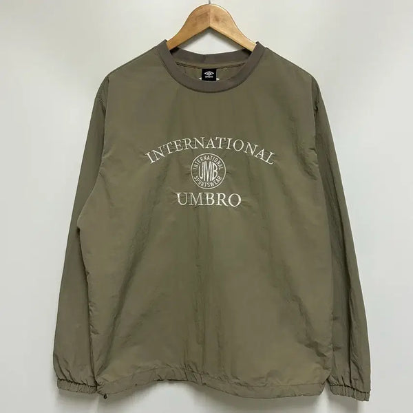 [BUNJANG] UMBRO Arch Lettering Embroidered Pisté Sweatshirt / [남여공용-95]UMBRO 엄브로 아치레터링 자수 피스테 맨투맨