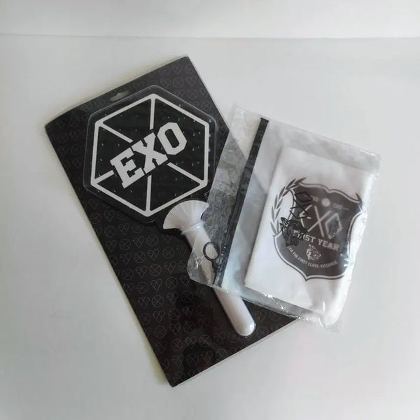 [BUNJANG] EXO 2013 FIRST YEAR Official Slogan Towel & Retro Lightstick Bundle (Sealed) / [미개봉] 엑소(EXO) 2013 FIRST YEAR 슬로건 & 응원봉 일괄