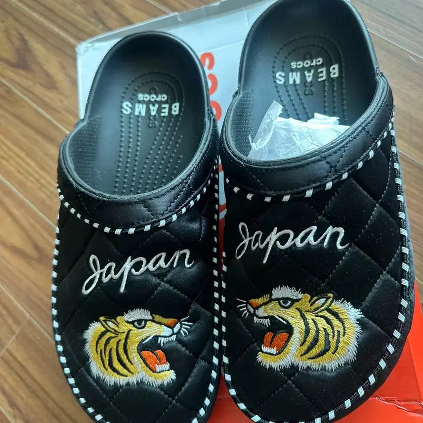 [BUNJANG] Crocs x BEAMS Dylan Clog Black White / 크록스 x 빔즈 딜런 클로그 블랙 화이트