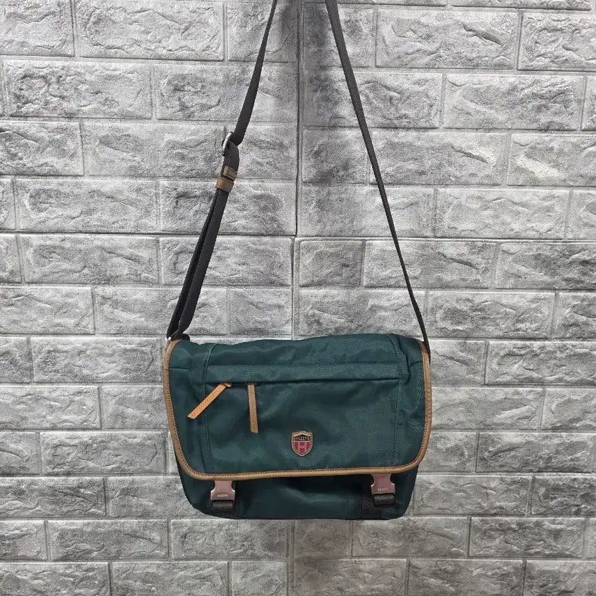 [BUNJANG] Hazzys Men's Crossbody Bag Green 40*25 / 헤지스  백 그린색 남성용 크로스백 사이즈 40*25 상태아주좋아요