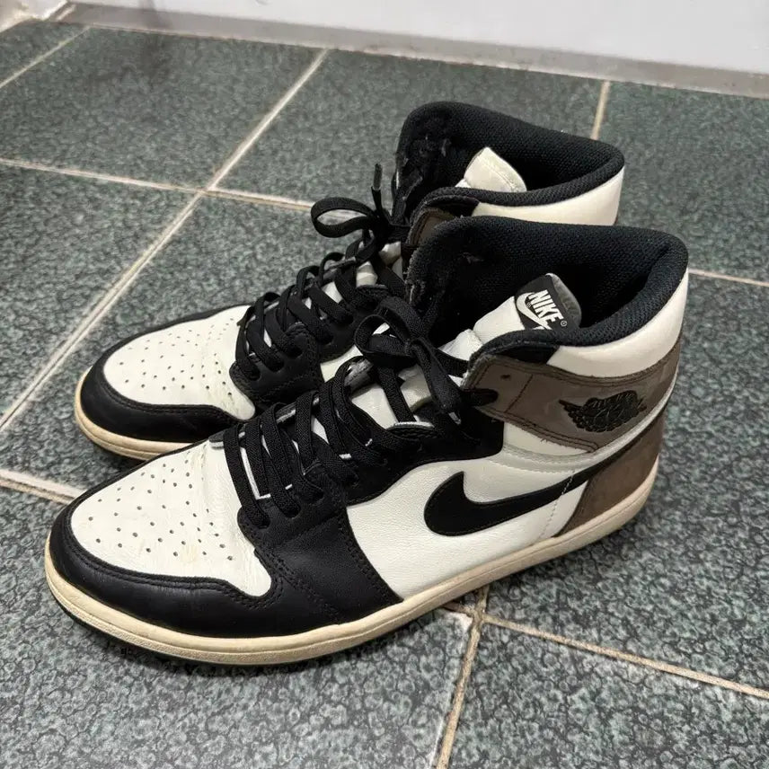 [BUNJANG] Jordan 1 Retro High OG Black Mocha (295mm) / [295mm] 조던 1 레트로 하이 OG 블랙 모카
