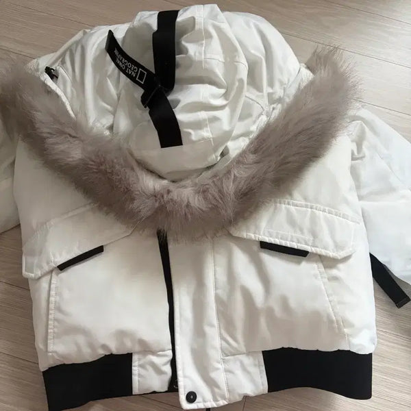 [BUNJANG] National Geographic Taruga White Puffer Jacket 2021 / 네셔널 지오그래픽 화이트 패딩 2021 타루가