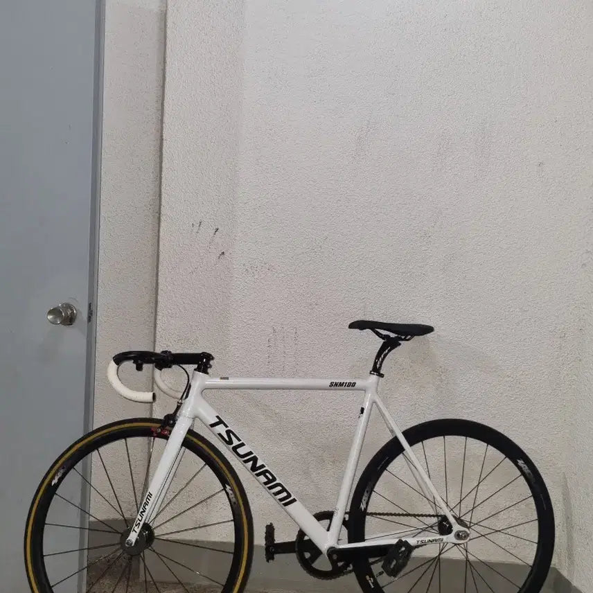 [BUNJANG] Tsunami White Frame, Unknown Oreo Wheelset, Uno Seatpost, Elpama Dropbar, Spcakes Cassette, Arma Blade 30 Crankset, GPT Rear Brake / 쓰나미 화이트 판/대