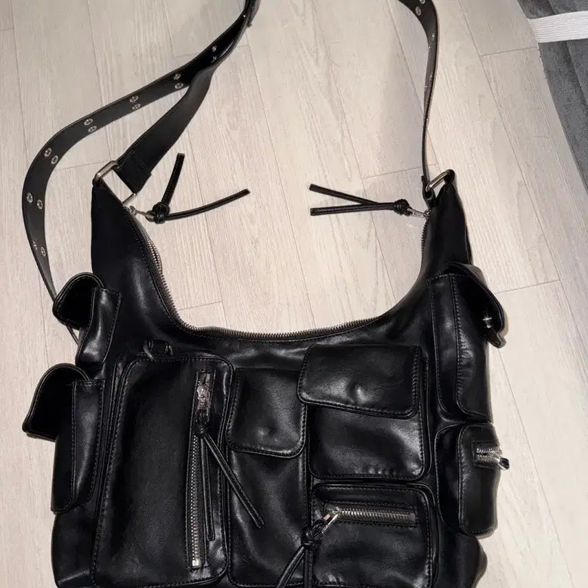 [BUNJANG] SKZ INDUCING Pocket Crossbag / 스키즘인듀싱 포켓 크로스백