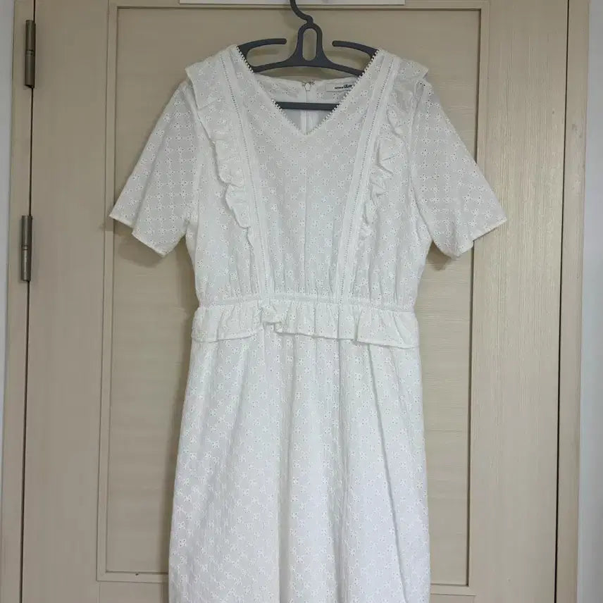[BUNJANG] Roem Punching Dress / 로엠 펀칭 원피스