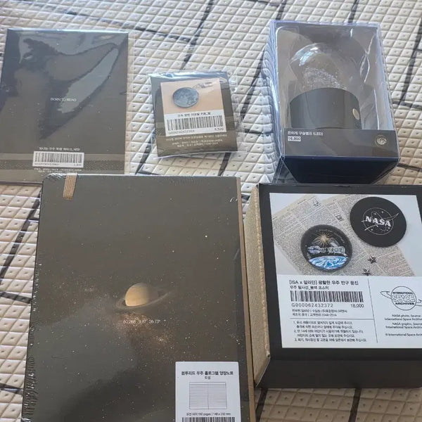 [BUNJANG] Aladdin x ISA Space Themed Acrylic Keychain, Notebook, Bead Lamp, Bookmark, Paperweight Bundle / 알라딘 ISA NASA 굿즈 아크릴 키링 양면노트 구슬램프 북마크 나사
