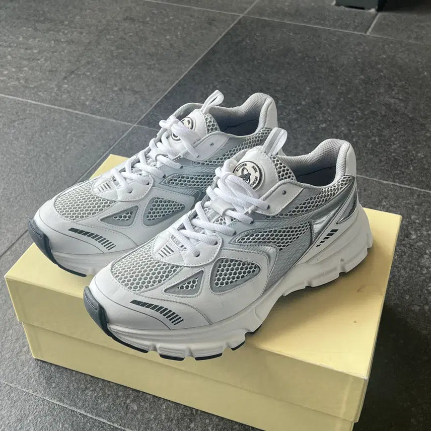 [BUNJANG] Axel Arigato Marathon Runner White/Silver Size 42 (265) / 악셀 아리가토 마라톤 러너 화이트/실버 42(265)