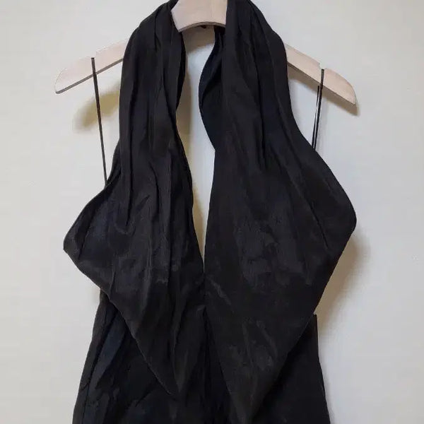 [BUNJANG] Massimo Dutti Black Halterneck Sleeveless Shirring Blouse / 마시모뚜띠 블랙 홀터넥민소매 셔링 블라우스