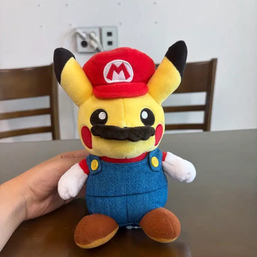 [BUNJANG] Pokemon Center Limited Edition Mario Pikachu Plush Doll (2016) / [정품] 2016 한정 포켓몬센터 마리오 피카츄 봉제인형 (종이택X)