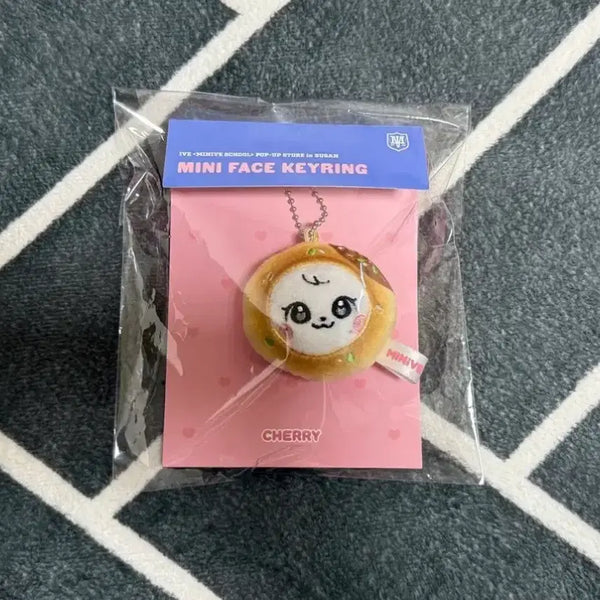 [BUNJANG] IVE Mini Brown Cherry Plush Doll Face Keyring Wonyoung / 아이브 미니브 플러시 인형 체리 호떡 부산 한정 페이스키링 원영