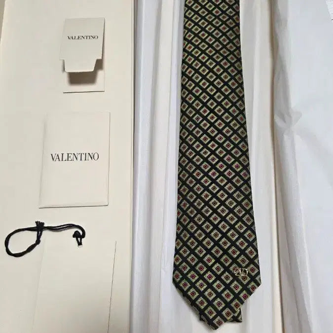 [BUNJANG] Valentino 26SS New Silk Necktie Set / 발렌티노 26SS 신상 넥타이  박스포함 풀세트미시착 새제품