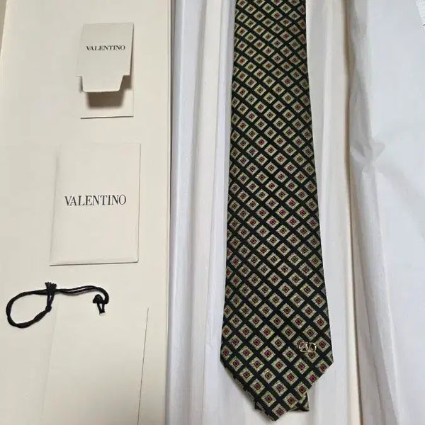 [BUNJANG] Valentino 26SS New Silk Necktie Set / 발렌티노 26SS 신상 넥타이  박스포함 풀세트미시착 새제품