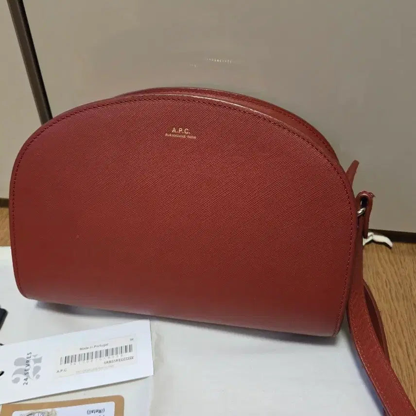[BUNJANG] A.P.C. Half Moon Bag Small Red Leather / A.P.C. 아페쎄 하프문백 레드 스몰