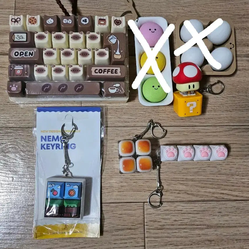 [BUNJANG] Squishy Toy Bundle: Cat Paw, Bread, Mario Mushroom, Slime / 키캡 키보드 키링 장난감 키덜트 왁뿌볼 슬라임 슬랑이 말랑이 마리오 고양이 빵 클리커 딸깍이 스퀴시
