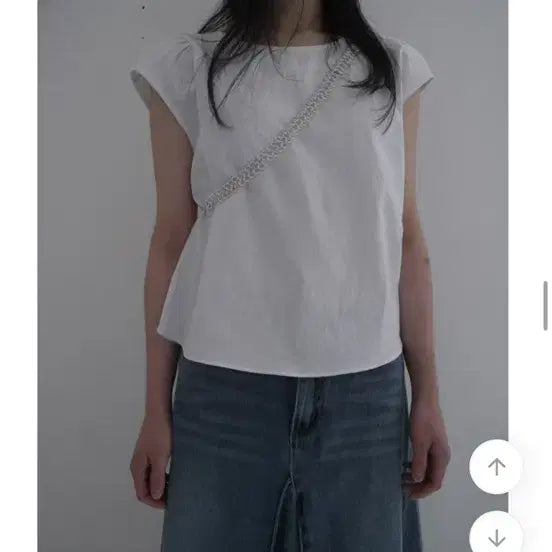 [BUNJANG] After Monday Flare Petit Blouse - Ivory / 에프터먼데이  flare petit blouse